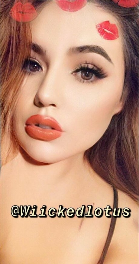 wiickedlotus hot model pic