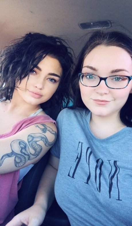 XxxOdddarcy star erotic pic