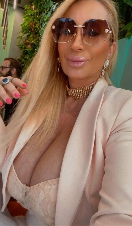 Mara Traversi perfect model img