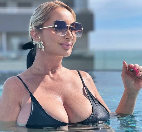 Mara Traversi star hd img