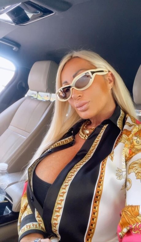 Mara Traversi pornstar sex photo