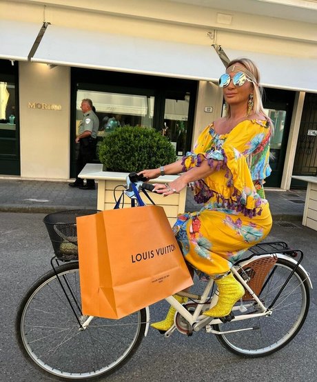 Mara Traversi naked model pic