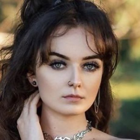 Emoqween adult actress archive