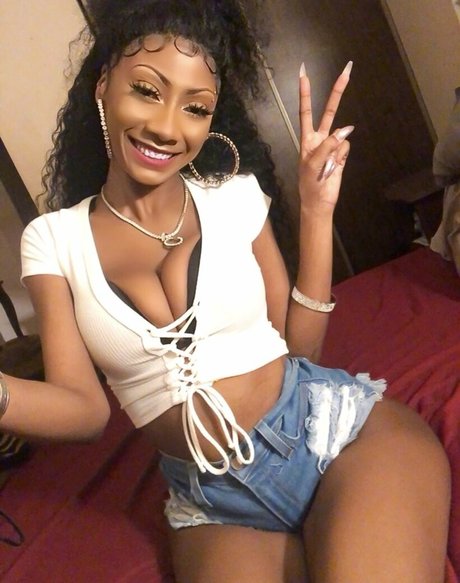 CoolieMonae erotic pornstar img