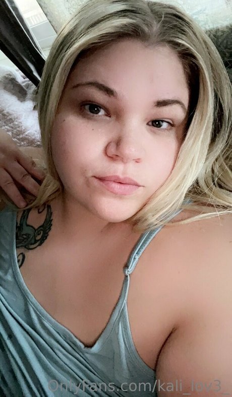 kali lov3_ high quality model pic