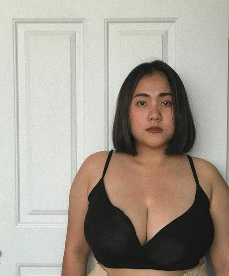 Phiromya Pangyouk hot model pics