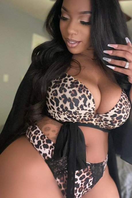 TheeMsRobinson hot star pictures