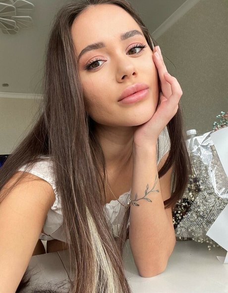 Ann Bucks naked pornstar image