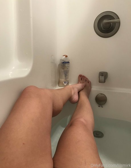 lilsmirk naked pornstar pics