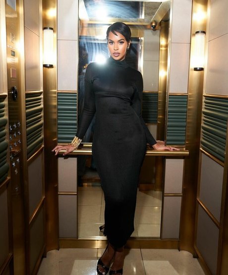 Sabrina Elba naked model images