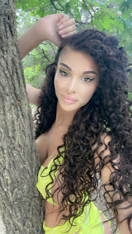 Bigdicktrannynicole nice pornstar pics