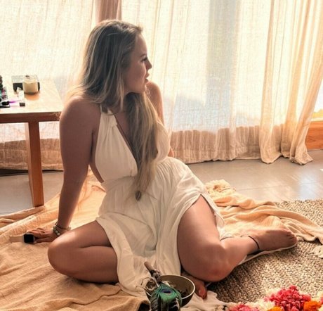 Jade Joselyn nude star img