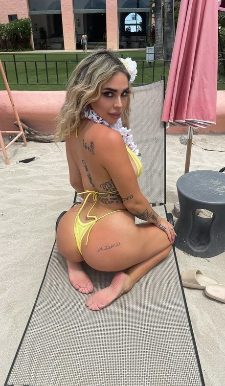 Ashley Bernier art model photo