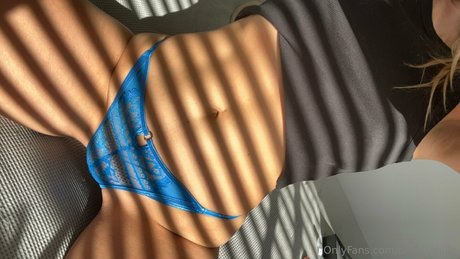 olivia aivilo hot model gallery