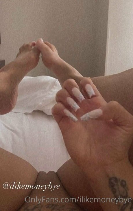 ilikemoneybye nice model pic