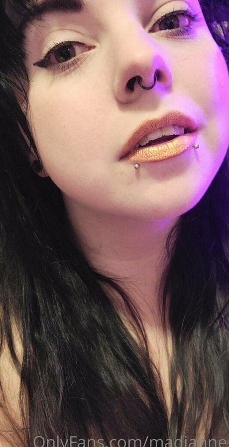 madianne hot model gallery