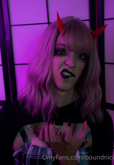 boundnici adult actress pic