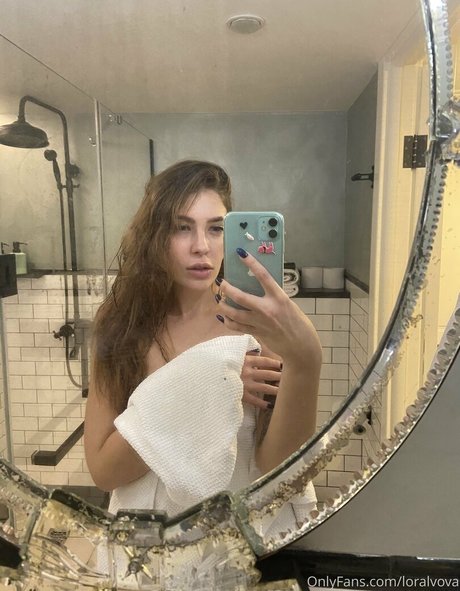 loralvova adult model pic