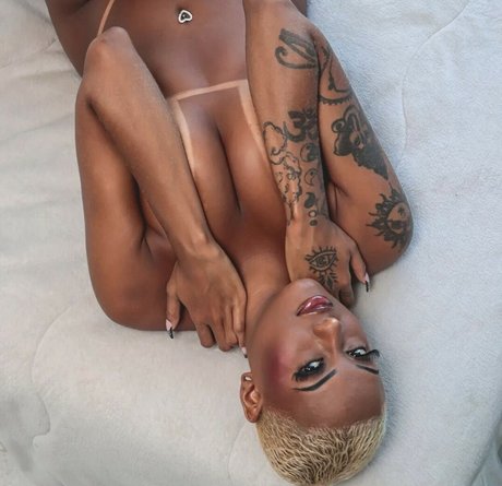 BlackLavi nudes pornstar pic