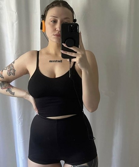 yyentaa model sex gallery