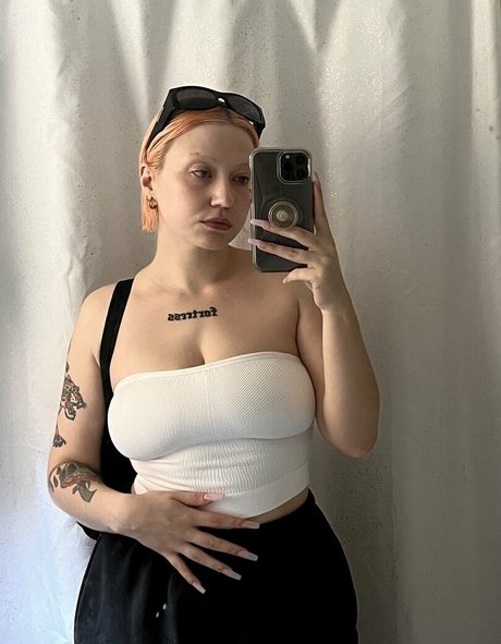 yyentaa naked actress pictures