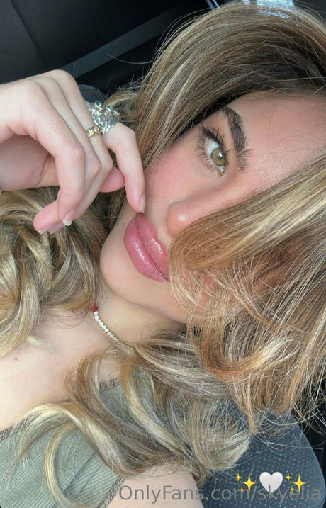 skyelia pornstar free image