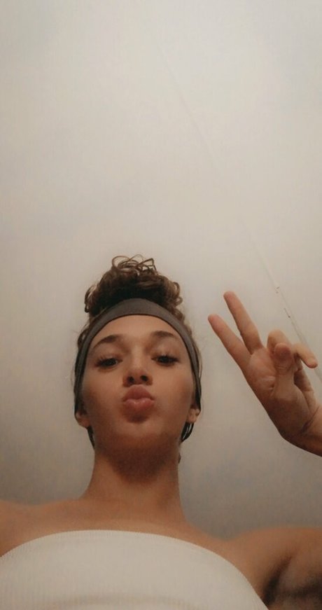 Stellasamore pornstar naked photo