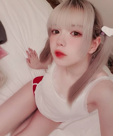 Tsuruko The Alien pornstar nude images