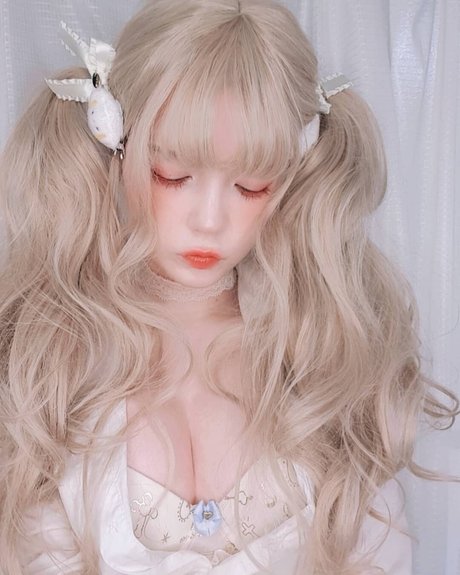 Tsuruko The Alien model adult img