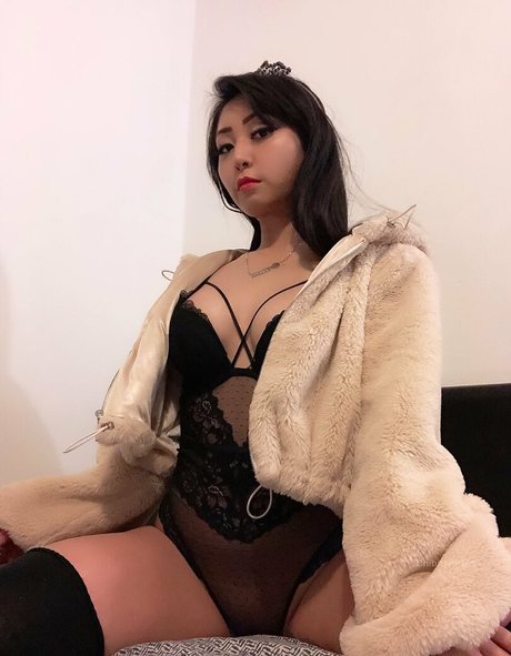 maihero exclusive model photo