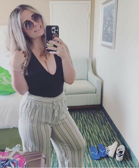 Cherrycgames star erotic pic