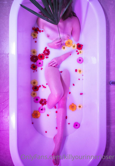 killyourinnerloser naked model img