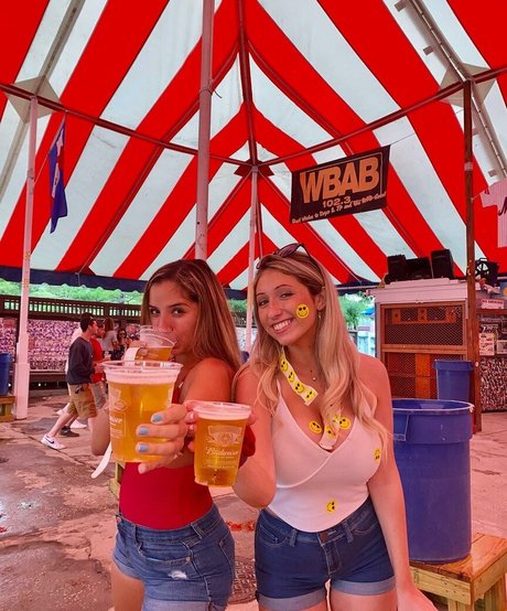 Kayla A naked star img