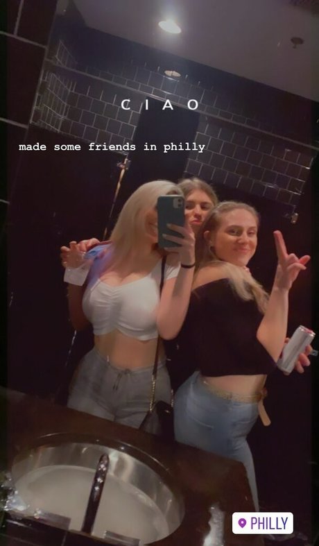 Kayla A top star pic