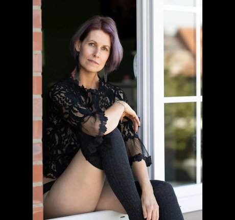 christina modelpage79 naked star image