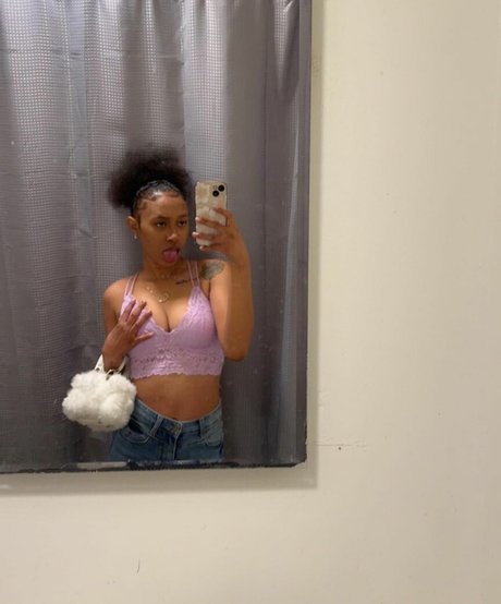 CallmeCoconasty nude pornstar pic