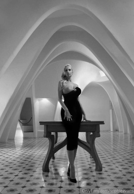 sophieevans nudes star galleries