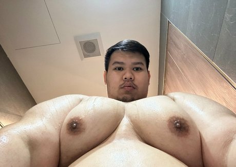 theearthkit model porn image