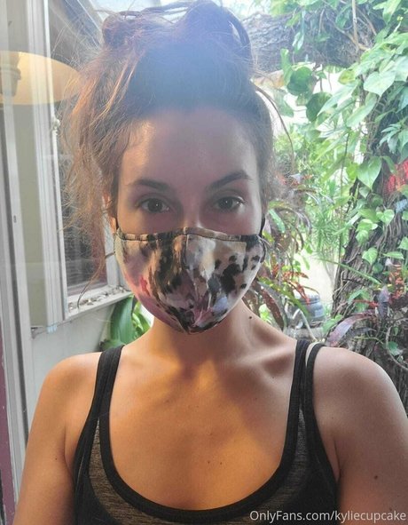 kyliecupcake star top photo