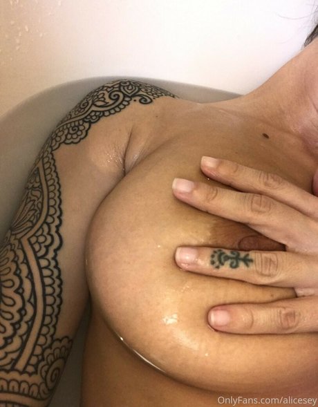 Alicesey sexy pornstar pictures
