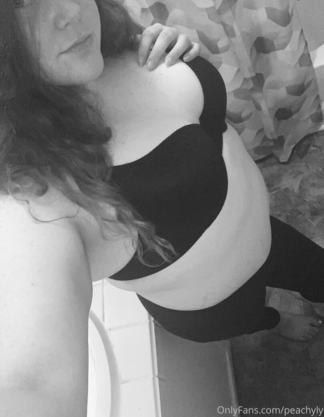 peachyly model hot pictures