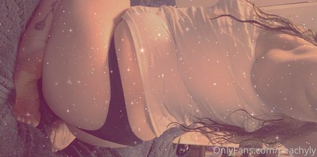 peachyly exclusive pornstar photo