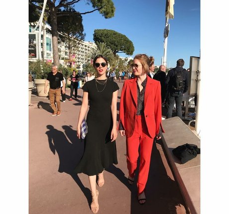 Aylin Tezel model nude photo