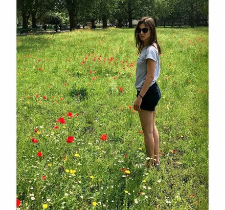 Aylin Tezel hot pornstar pictures