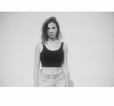 Aylin Tezel pretty star pictures