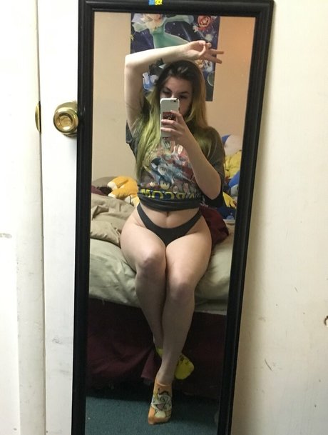 Ghoulrunnings model sexy pic