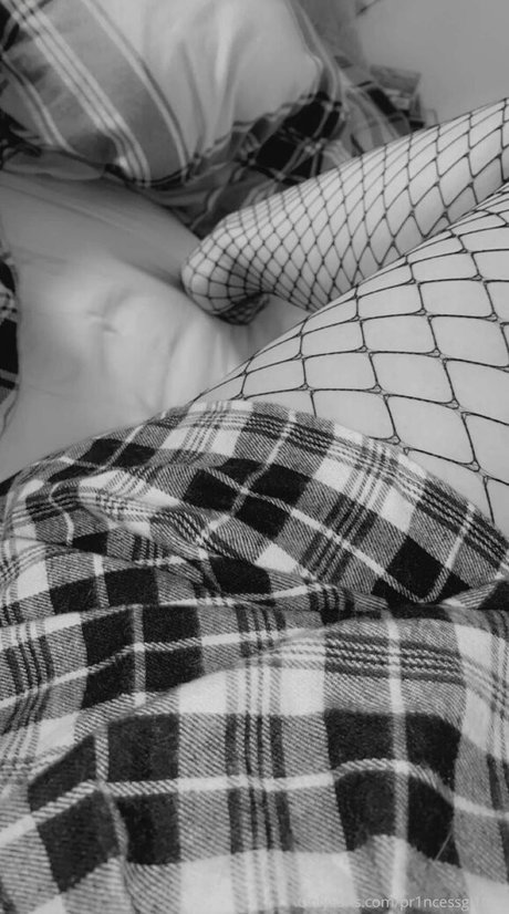 pr1ncessgl1tter erotic actress image