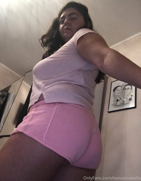 toxicannabella star hot pics