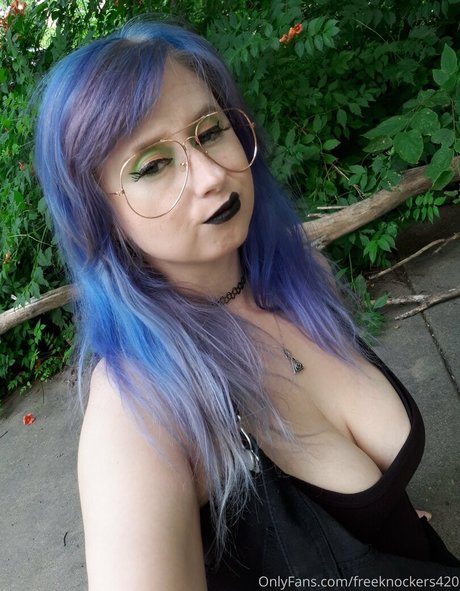 freeknockers420 porn model galleries