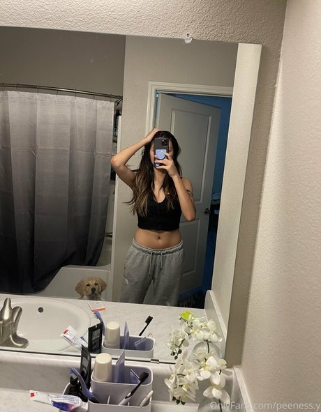 peeness y pretty pornstar img